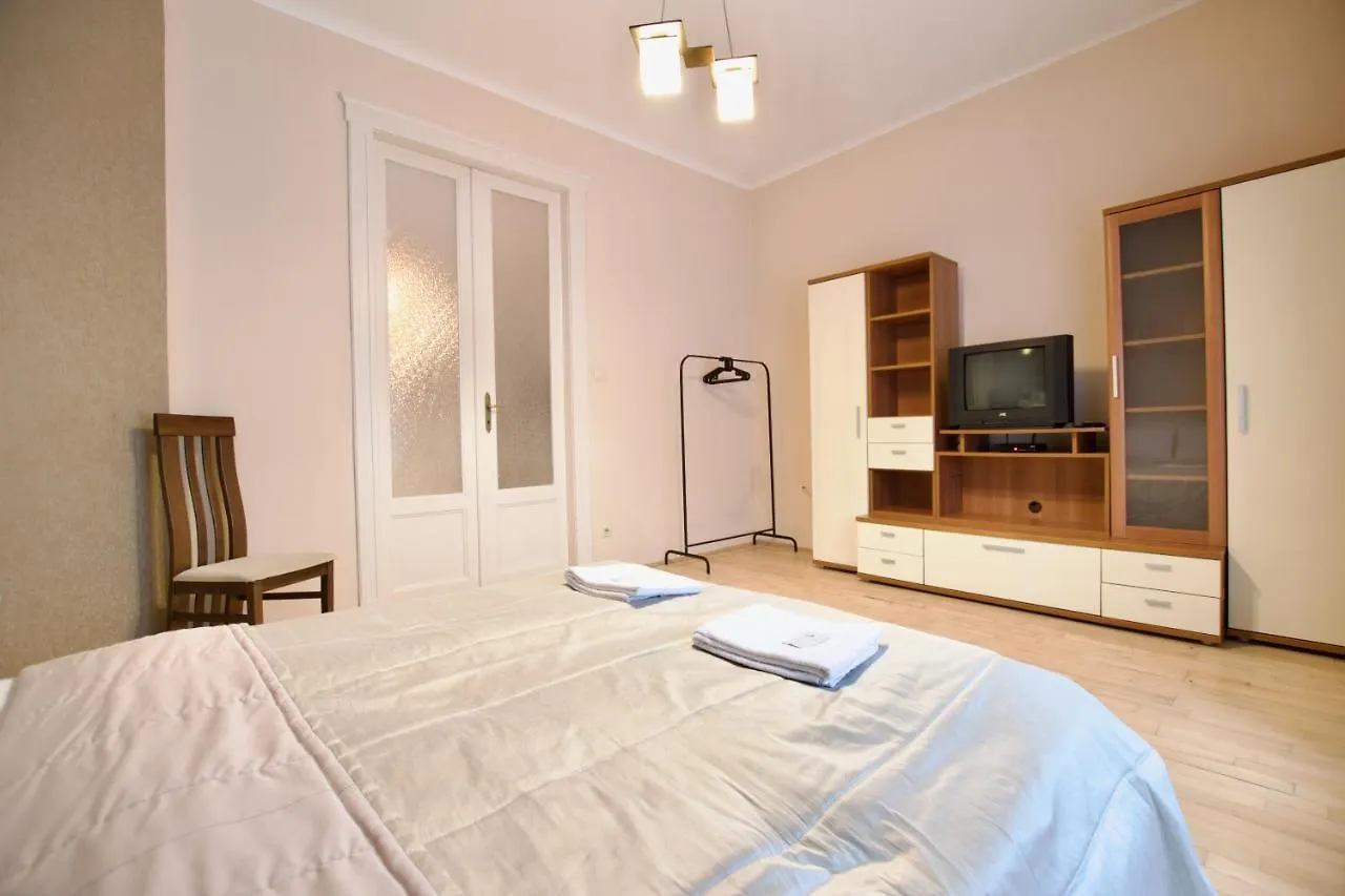 Standard Apartment By Hi5 - Dessewffy 2 Bedroom Budapest