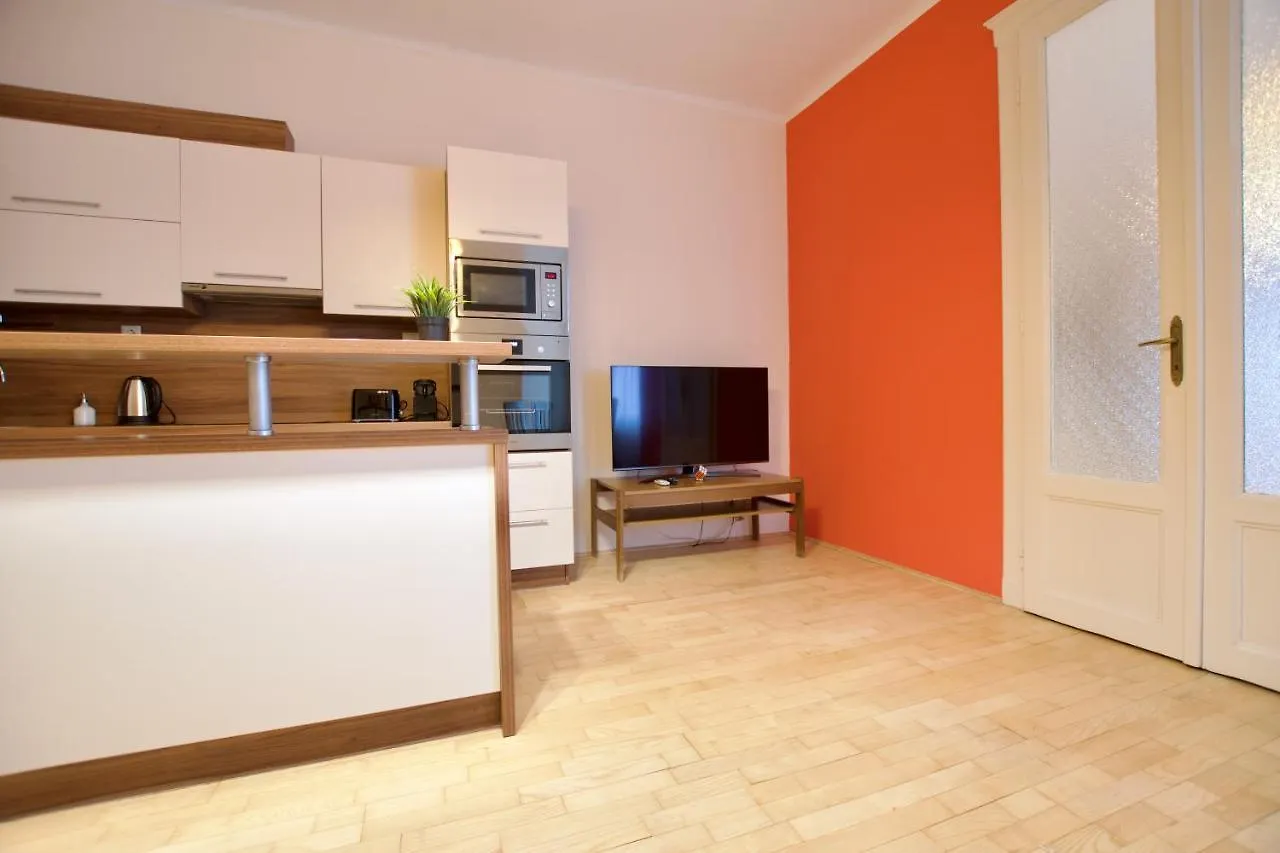 Standard Apartment By Hi5 - Dessewffy 2 Bedroom Budapest 0*,