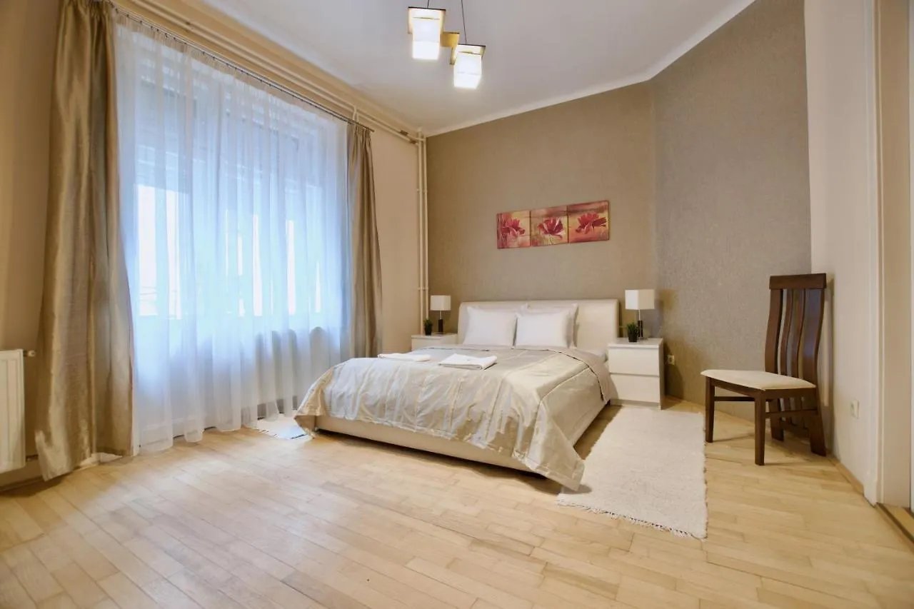 Standard Apartment By Hi5 - Dessewffy 2 Bedroom Budapest